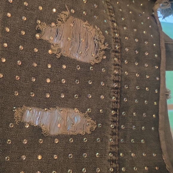 Studded Cropped Denim Jacket - Picture 5 of 6